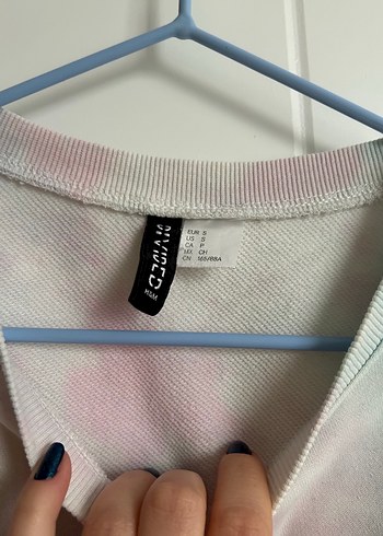 Pembe Pastel Batik Desenli Kolsuz Crop Top - Görsel 4