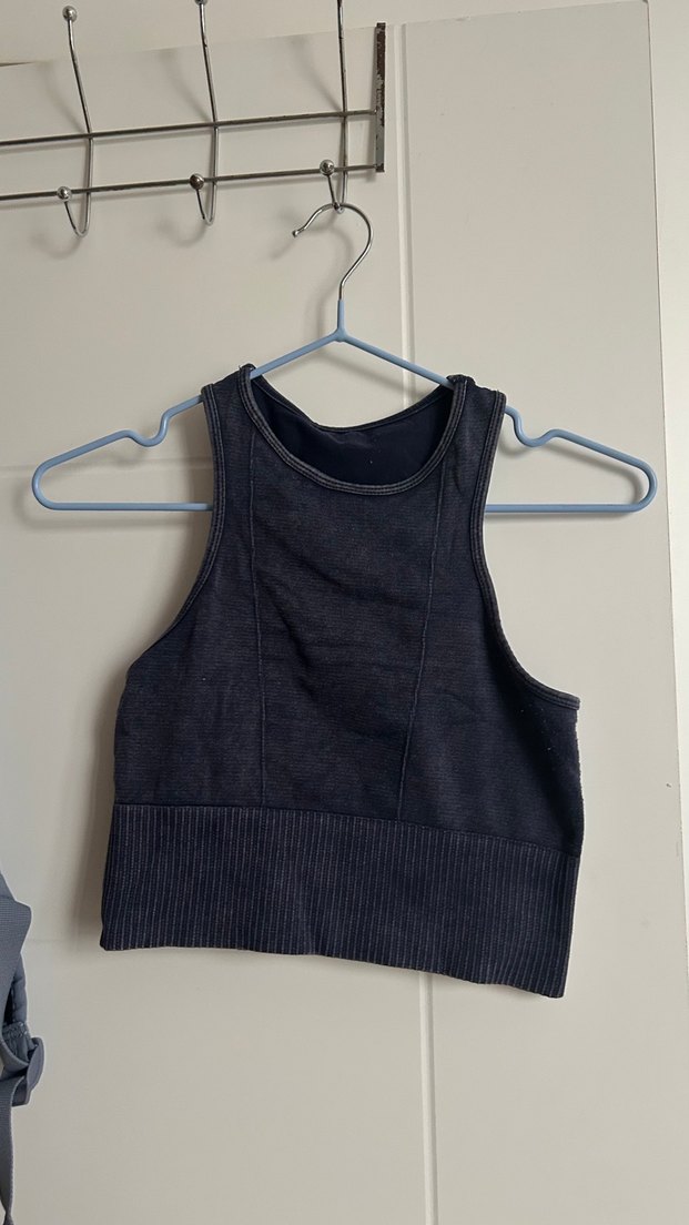 Yüksek Yakalı Spor Crop Top - Görsel 4