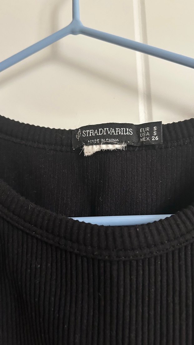 Siyah Kolsuz Yüksek Yakalı Crop Top - Görsel 2