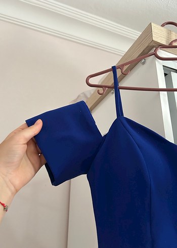 Parlak Mavi Askılı Midi Elbise - Görsel 4