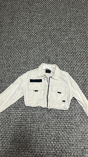 BERSHKA crop ceket