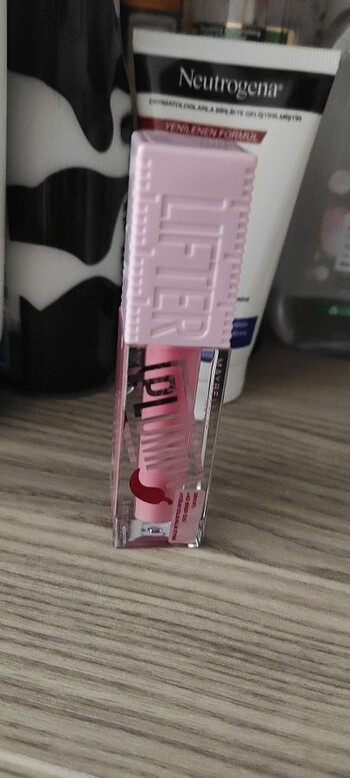 Maybelline lifter plump 001
