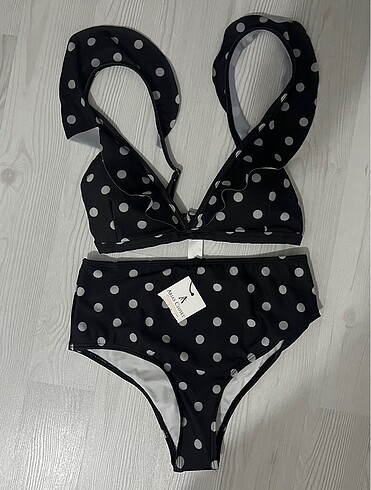 URBAN OUTFITTERS puantiyeli bikini seti