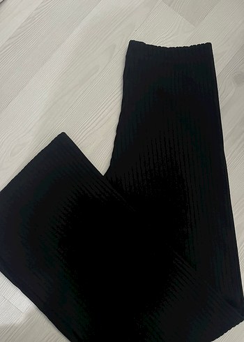 Siyah Triko Geniş Paça Pantolon - Görsel 2