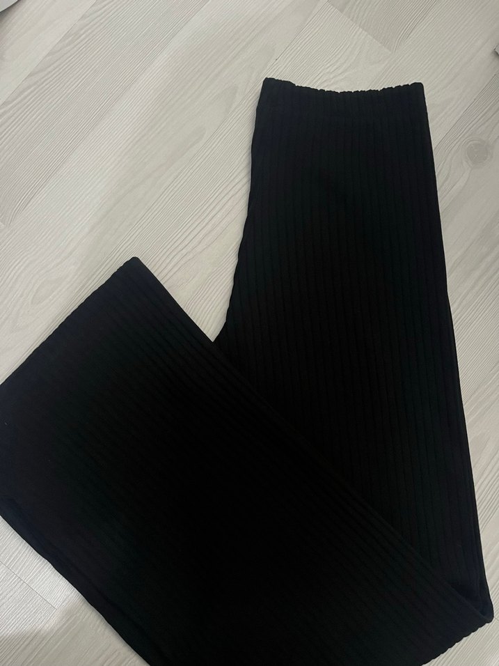 Siyah Triko Geniş Paça Pantolon - Görsel 2