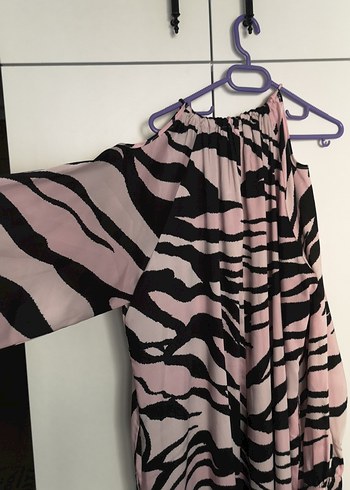 Pembe Zebra Desenli Uzun Pilili Kadın Elbise - Görsel 3