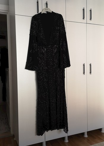 Uzun Kollu Siyah V Yaka İşlemeli Gotik Elbise - Görsel 2