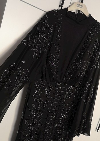 Uzun Kollu Siyah V Yaka İşlemeli Gotik Elbise - Görsel 3