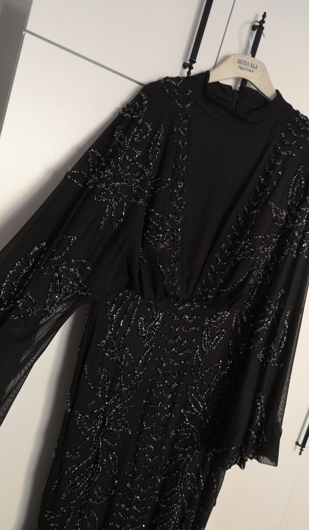 Uzun Kollu Siyah V Yaka İşlemeli Gotik Elbise - Görsel 3