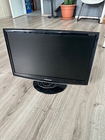  Beden Samsung monitör 2 tane var