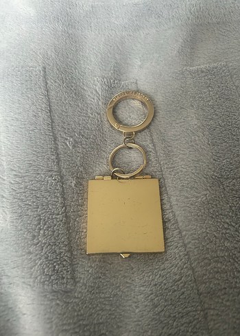 Victoria's Secret Altın Renkli Zincirli Anahtarlık - Görsel 2