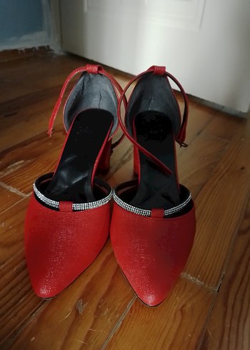 Klasik Kırmızı Stiletto Tokalı Kadın Topuklu Ayakkabı