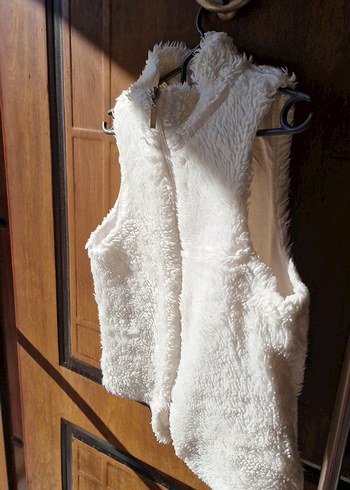 Beyaz Kürklü Kolsuz Kız çocuğu Yelek - Görsel 3