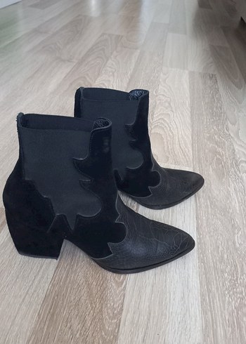 Yılan Desenli Siyah Deri Stiletto Bot - Görsel 3