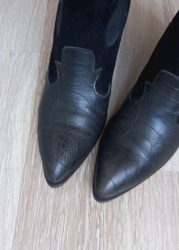 Yılan Desenli Siyah Deri Stiletto Bot - Görsel 4