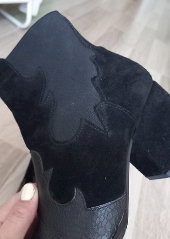 Yılan Desenli Siyah Deri Stiletto Bot - Görsel 5