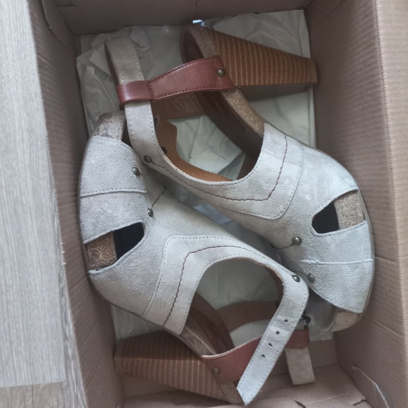 Gri Süet Tokalı Dolgu Topuklu Kadın Ayakkabı - Görsel 4