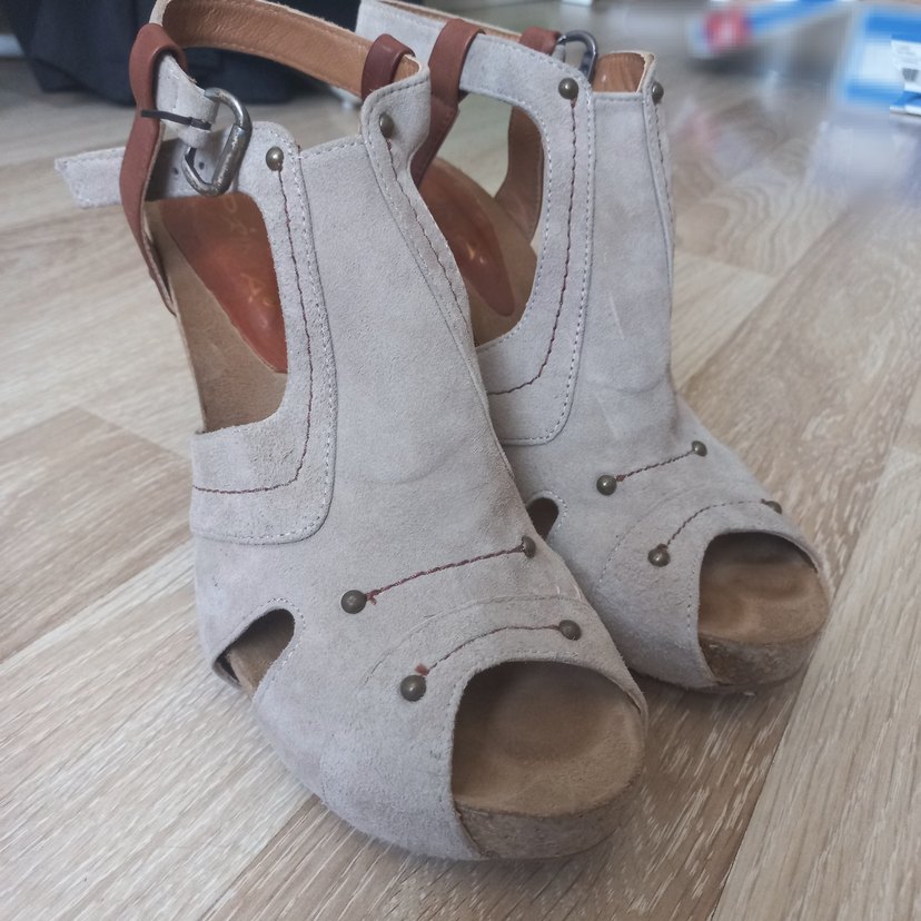 Gri Süet Tokalı Dolgu Topuklu Kadın Ayakkabı - Görsel 5