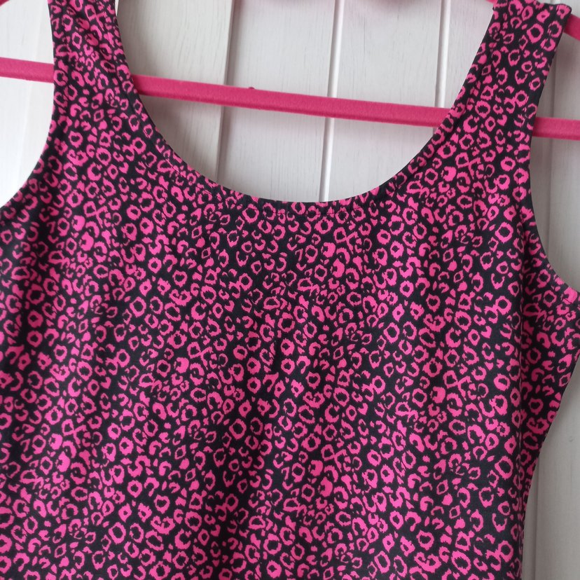 Pembe Desenli Sıfır Kol Mini Elbise - Görsel 4