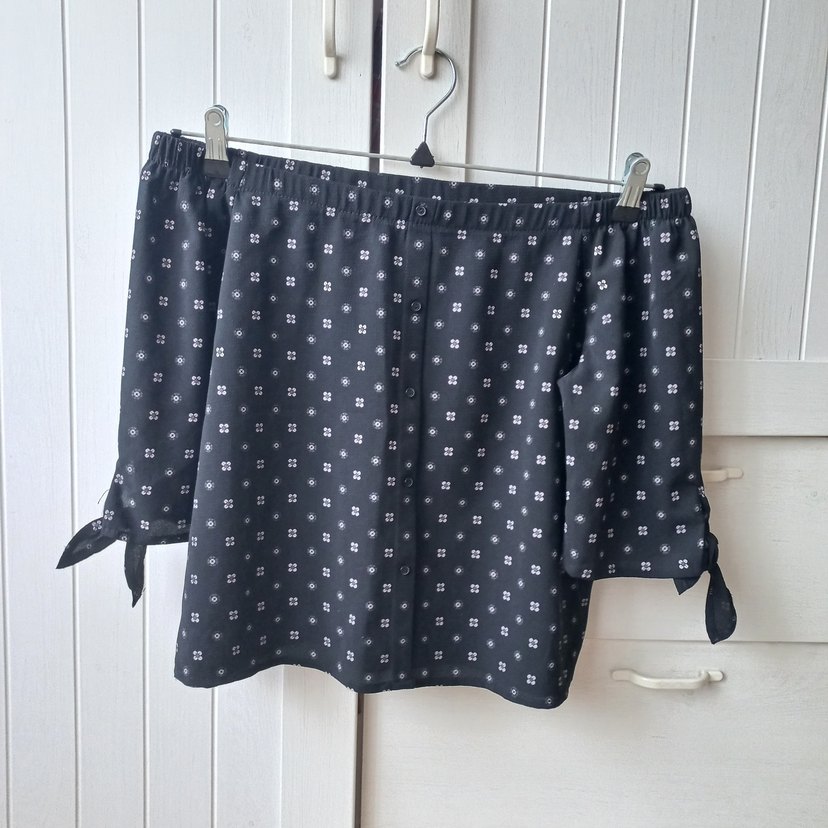 Düğmeli, Kayık Yaka, Viskon Kadın Bluz - Görsel 2