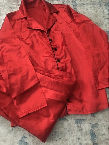 Saten kırmızı pijama takımı