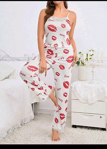 l Beden çeşitli Renk Desenli Dantel Eklemeli Pijama Takımı