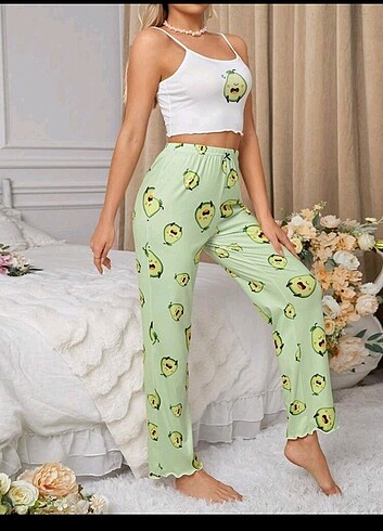 m Beden Avokado Desenli Pijama Takımı