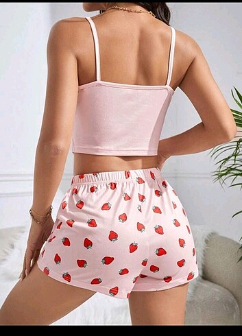 m Beden pembe Renk Kadın Çilek Desenli Pijama Takımı M,S,L