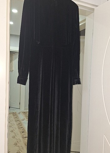 Siyah kadife elbise görüşte 2 kat detaylı