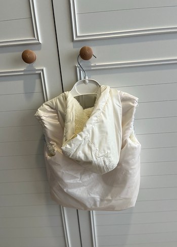 Kız Çocuk Beyaz Kapüşonlu Fermuarlı Yelek - Görsel 2