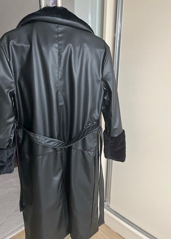 Siyah Uzun Deri Kadın Kaban Kürk Detaylı - Görsel 2