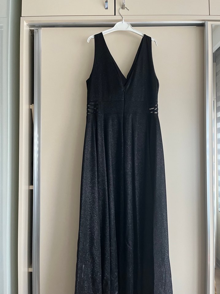 Siyah V Yaka Uzun  Elbise - Görsel 2