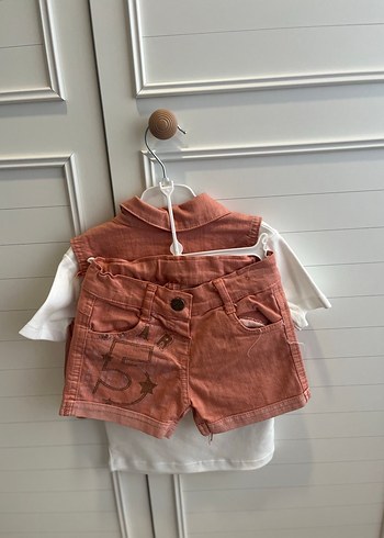 Kız Çocuk Düğmeli Kolsuz Pamuk Yelekli şortlu takım - Görsel 2