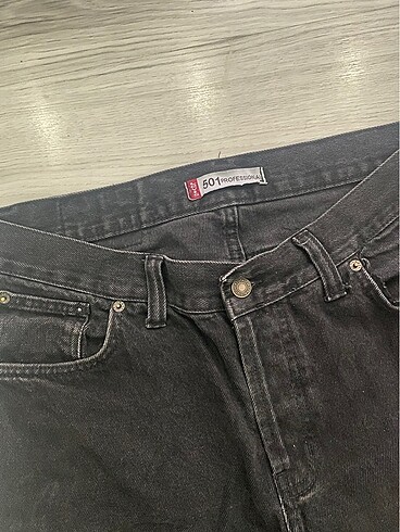 32 Beden siyah Renk levis 501 pantolon