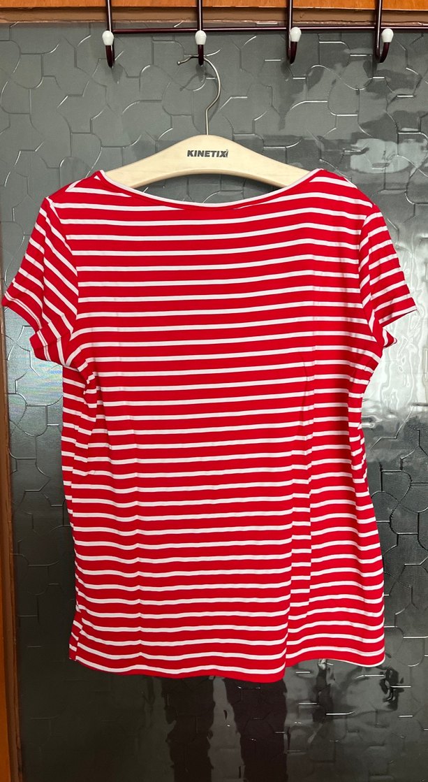 Kadın Kırmızı Çizgili V Yakalı Tişört - Görsel 2