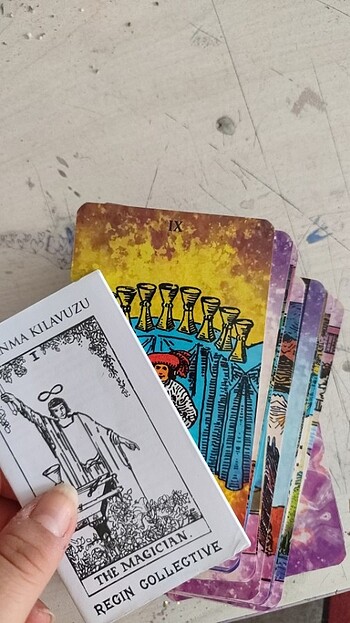  Tarot kartları mor