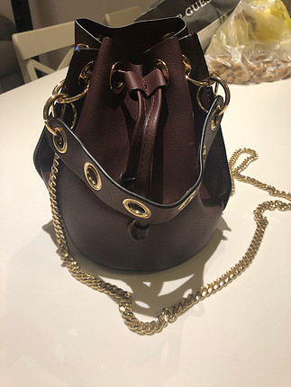 Zara marka altın rengi metal askılı çapraz büzgülü çanta