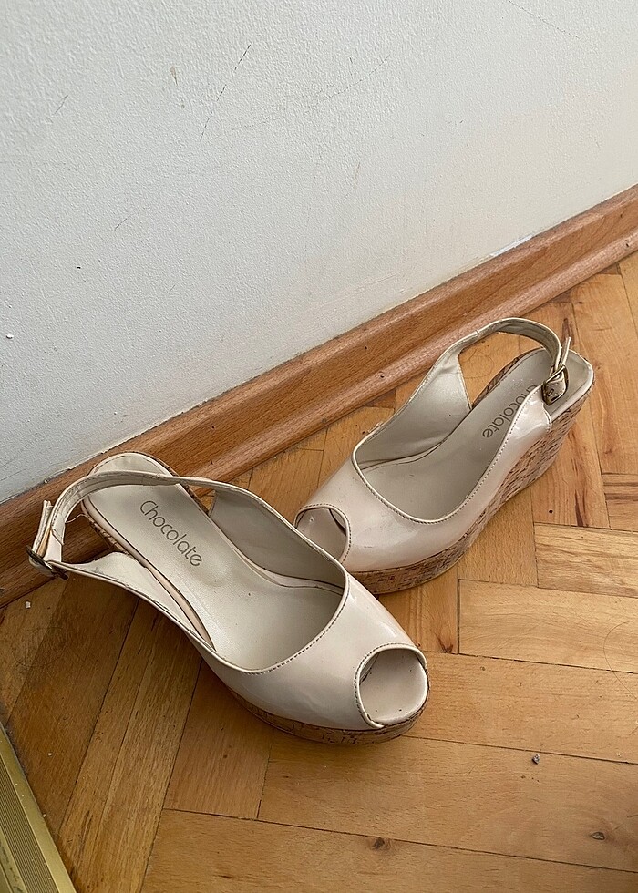 Dolgu topuk ayakkabı - Görsel 2