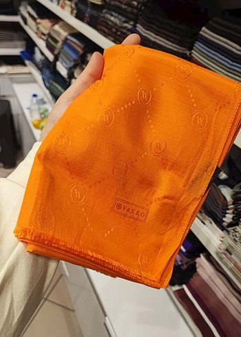 LC Waikiki Canli Turuncu Monogramli İnce Sal