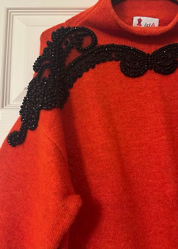 Nakışlı Siyah Detaylı Kırmızı Uzun Triko Kazak - Görsel 2