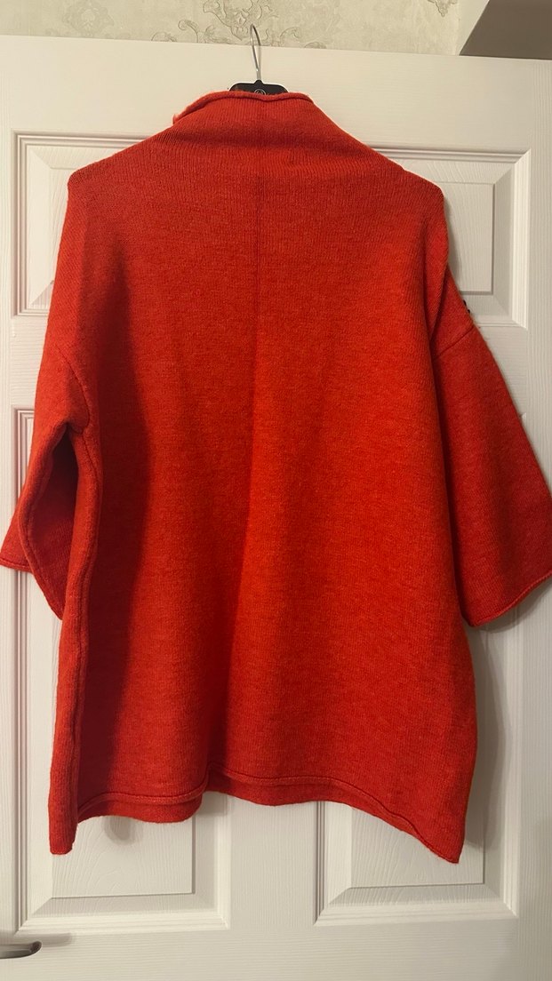 Nakışlı Siyah Detaylı Kırmızı Uzun Triko Kazak - Görsel 3