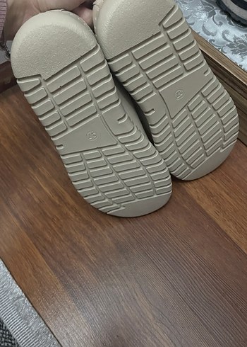 Düğmeli Bej Deri Kadın Günlük Ayakkabı - Görsel 4