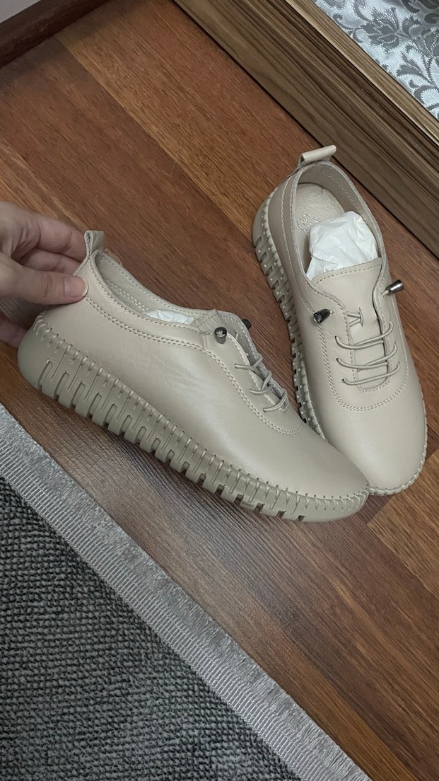 Düğmeli Bej Deri Kadın Günlük Ayakkabı - Görsel 2