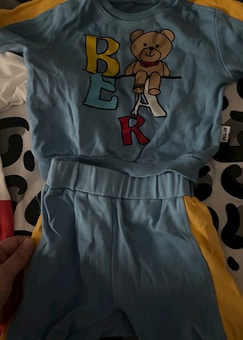 Üç parça temiz bebek kıyafeti - Görsel 4