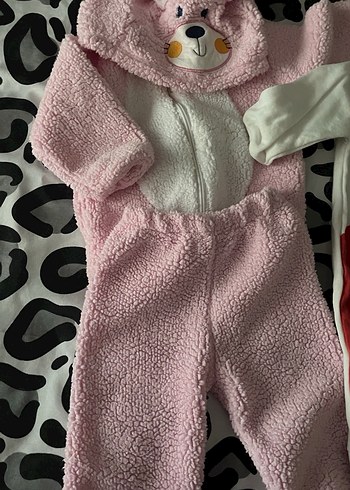 Üç parça temiz bebek kıyafeti - Görsel 3