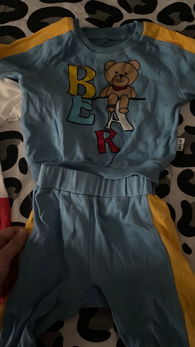 Üç parça temiz bebek kıyafeti - Görsel 4