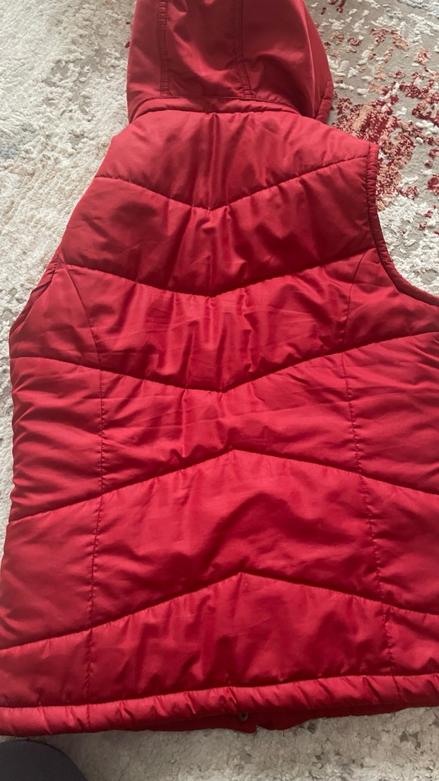 Kırmızı Kapüşonlu Düğmeli Kadın Yelek - Görsel 2