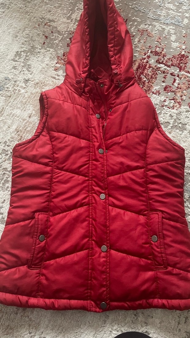 Kırmızı Kapüşonlu Düğmeli Kadın Yelek - Görsel 4