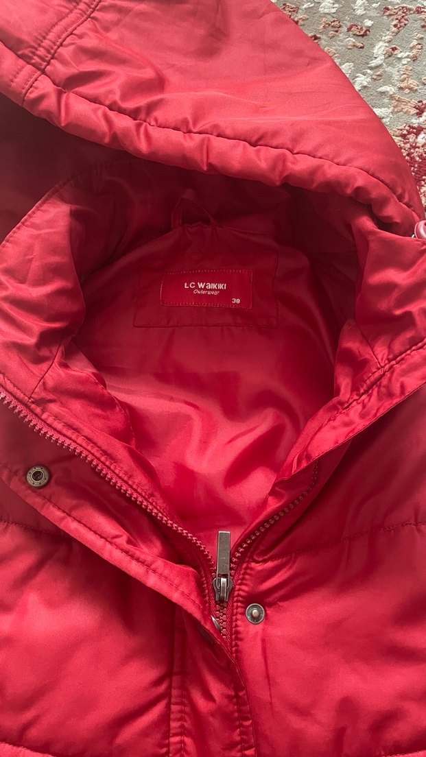 Kırmızı Kapüşonlu Düğmeli Kadın Yelek - Görsel 3