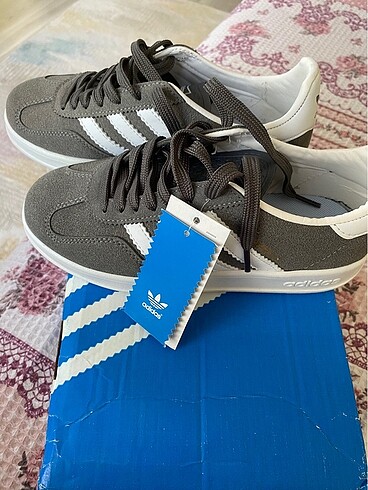 Adidas spor ayakkabı